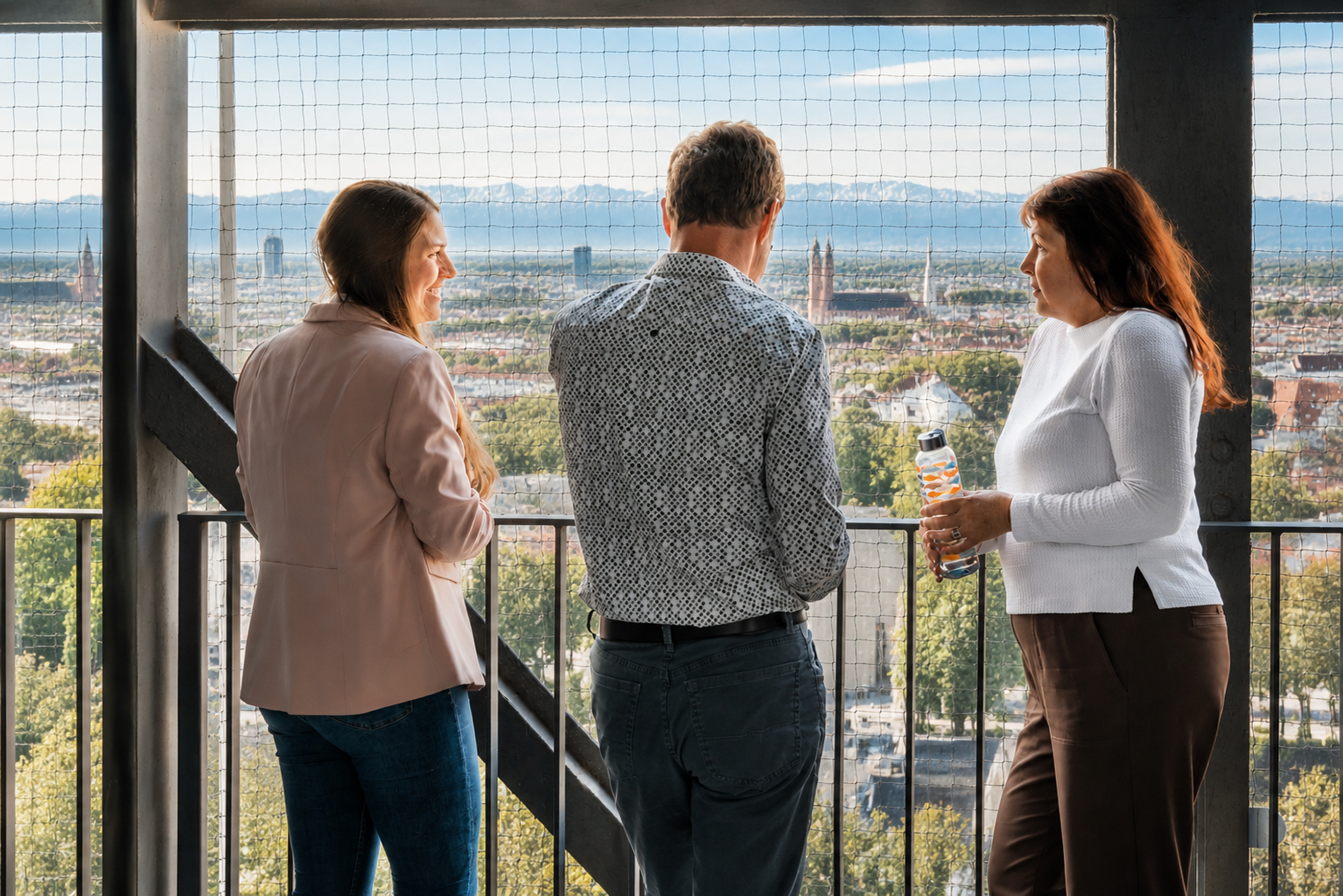 Industrieloft Loggia mit Ausblick auf die Alpen