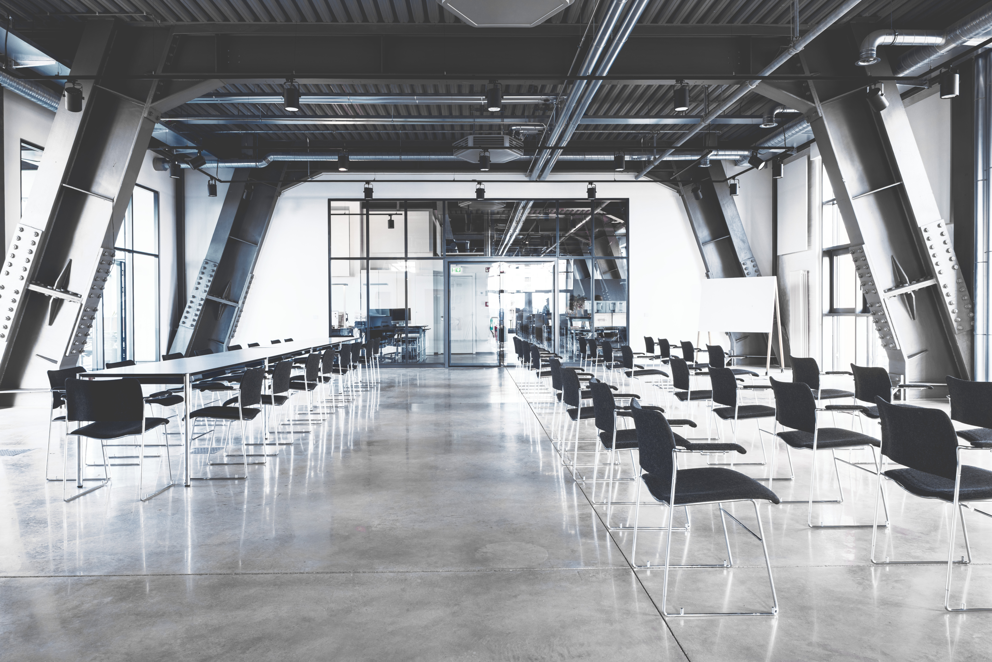Bestuhlung und Möblierung flexibler Eventspace 